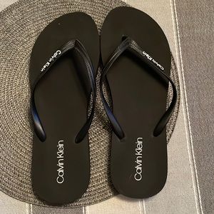 NWOT Calvin Klein Flip Flops size 9/10